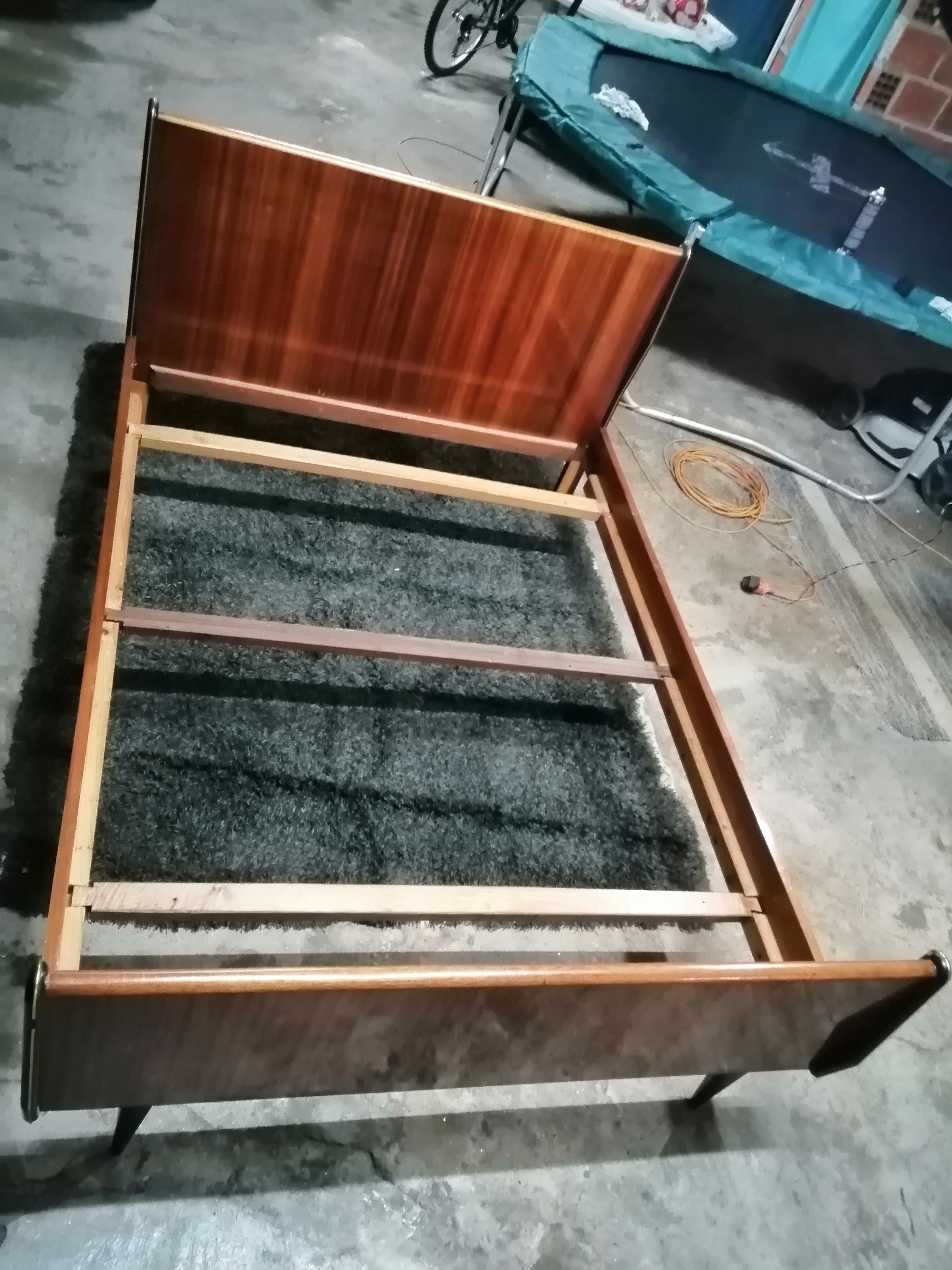 Cama antiga com mais de 50 anos