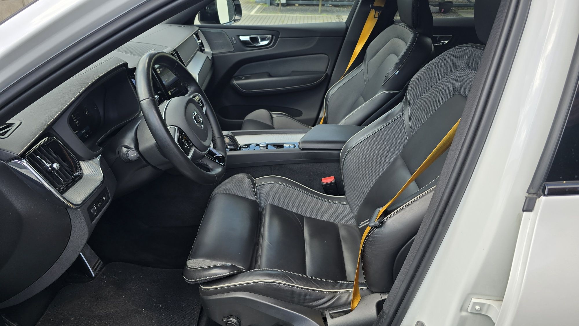 Volvo xc60 polestar t8 plug-in hybryd salon pl. 1w
