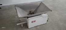 Esmagador de uvas eléctrico
