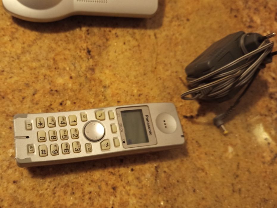 Stacjonarny telefon bezprzewodowy Panasonic
KX-TG7100PD