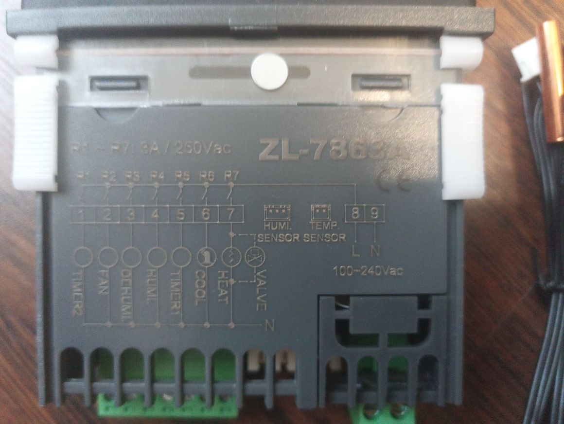 Контроллер температуры и влажности Zl 7863 для климатических камер