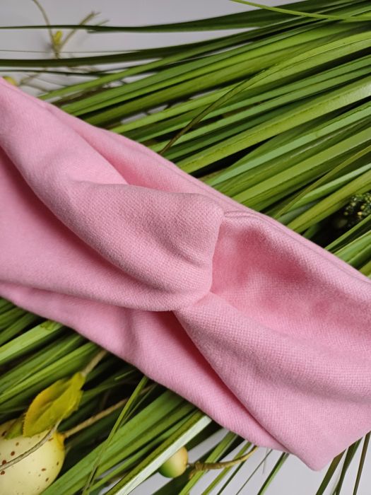 Pudrowa różowa opaska na uszy