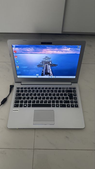 Portatil ultrabook 13,3” Clevo N131 (i5, 16GB, 256SSD)