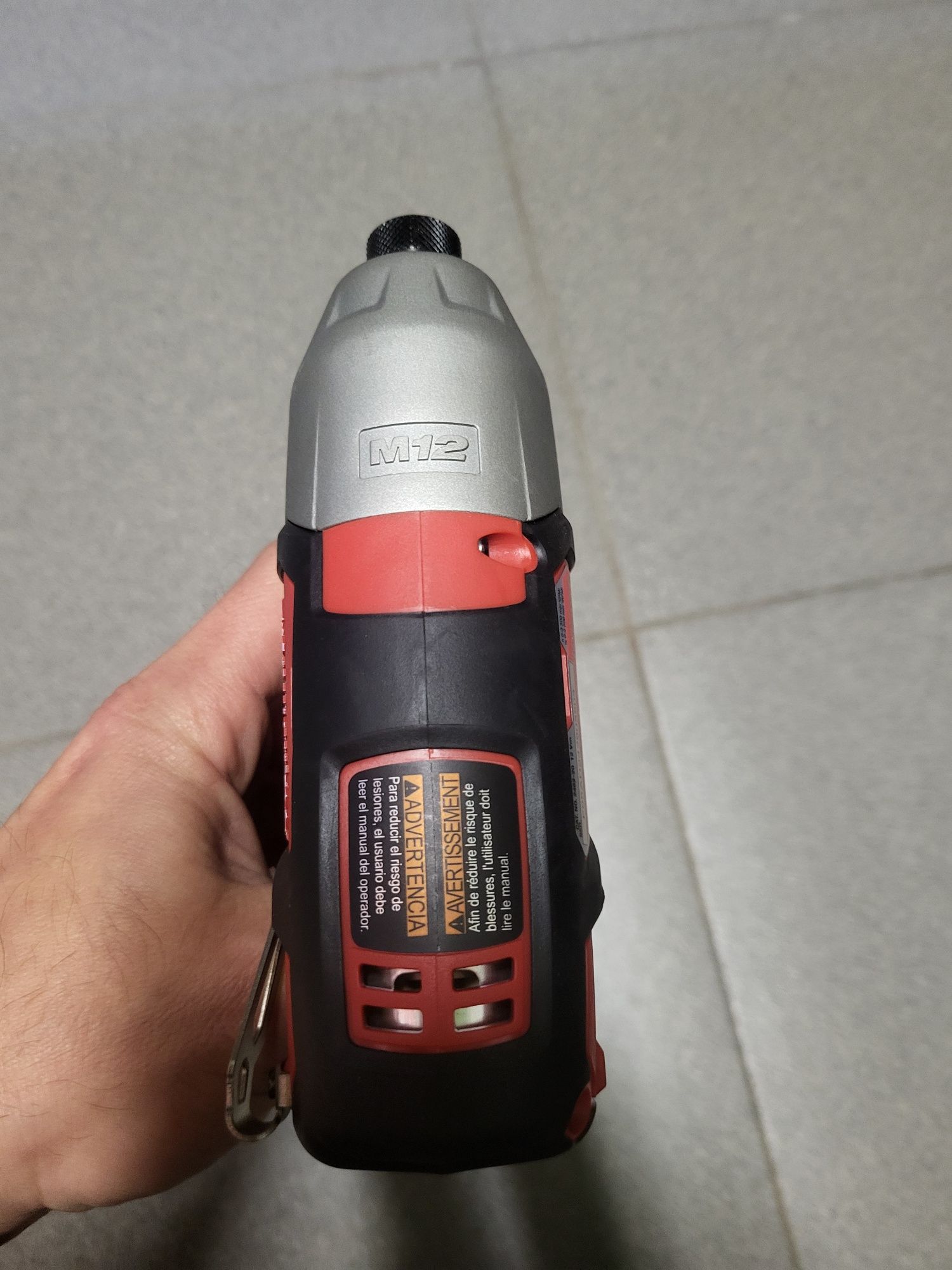 Milwaukee 2462 M12 шуруповерт імпакт гайковерт