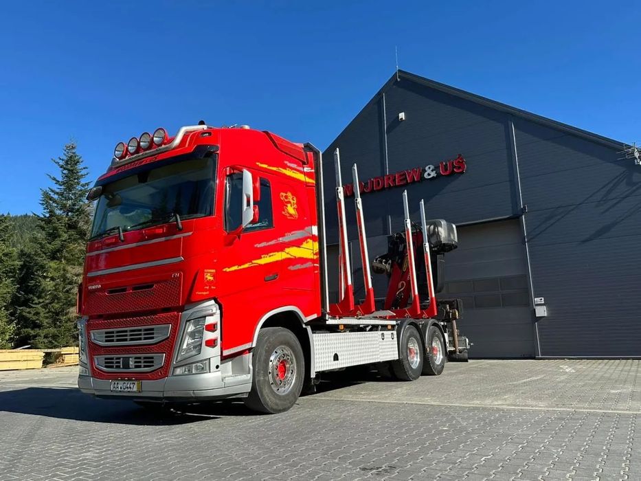 Volvo FH  Volvo do drewna drzewa lasu stosu kłoda