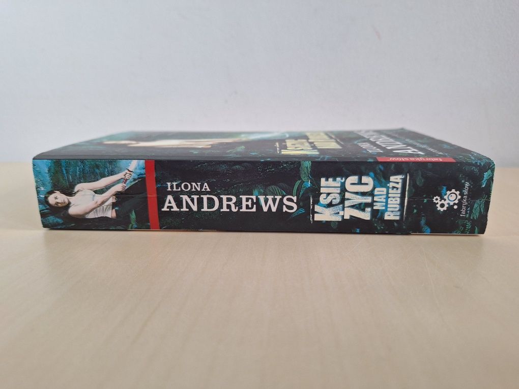 Ilona Andrews Księżyc nad rubieżą