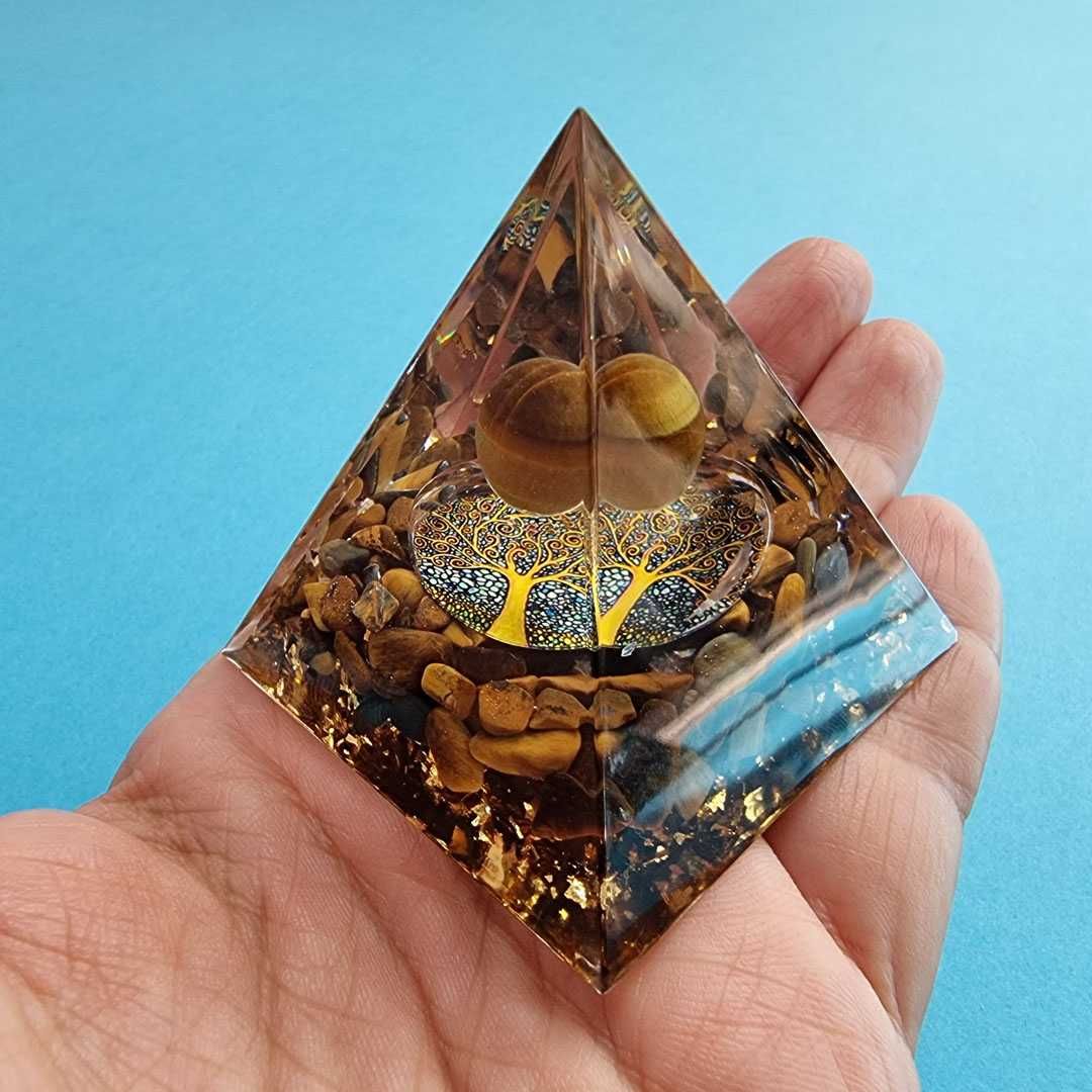 Pirâmide Orgonite com Olho de Tigre