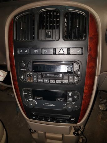 Chrysler Voyager radio zmieniarka CD 01-07-WYPRZEDAŻ CZĘŚCI do 31.03