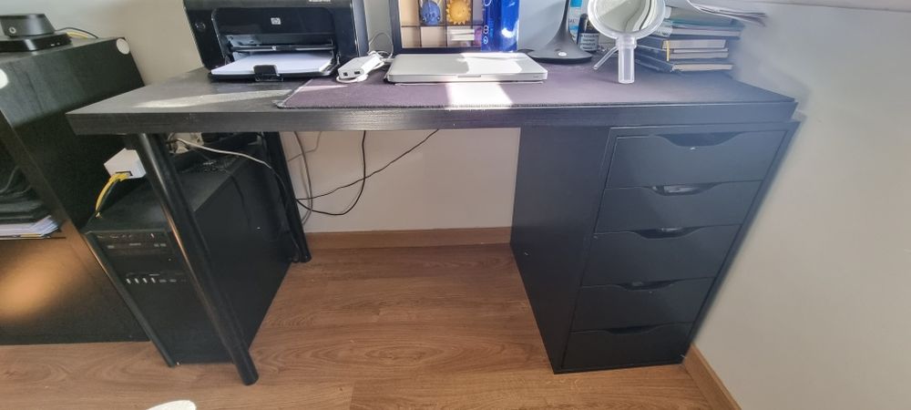 Secretaria IKEA com gavetas