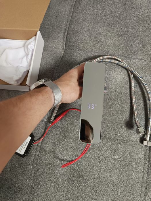 Bateria umywalkowa bezdotykowa