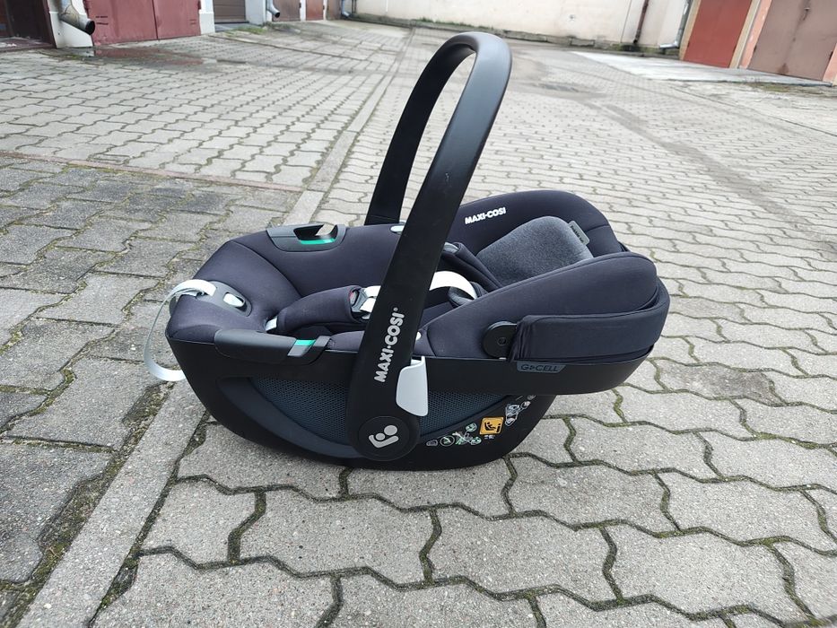 Fotelik Maxi-Cosi Pebble 360 + baza FamilyFix 360