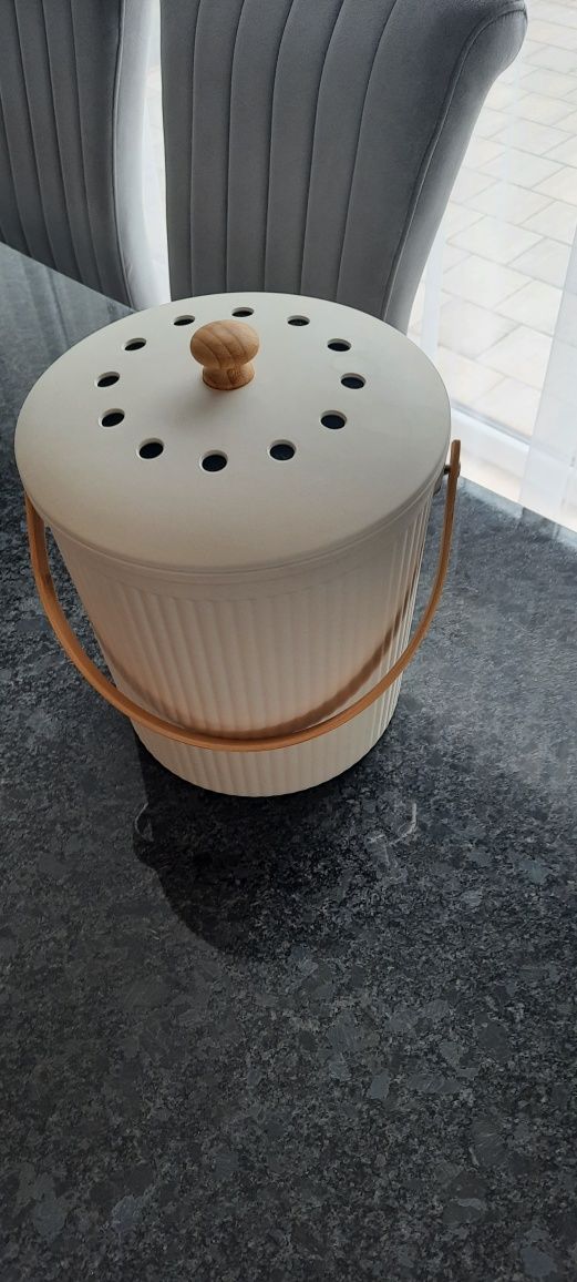 Kosz na śmieci, kompostownik  z włókna bambusowego 5,6L
