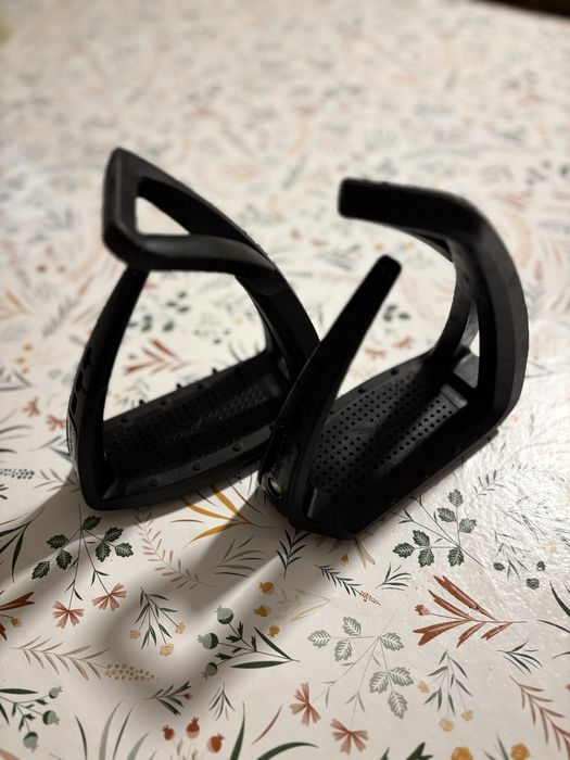 Strzemiona freejump soft up lite czarne