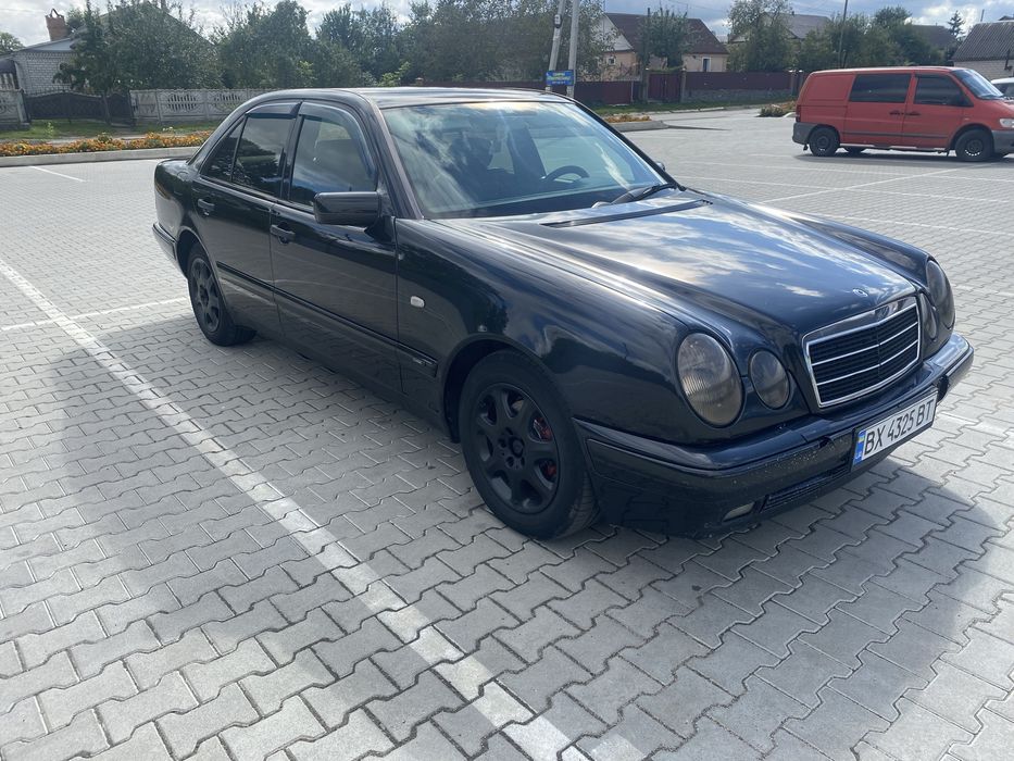 Mercedes-benz E200/ продам лупатого