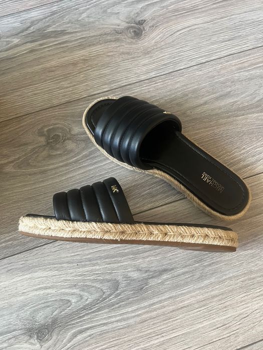 Кожаные шлепанцы Michael Kors 37 р. бу в отличном состоянии