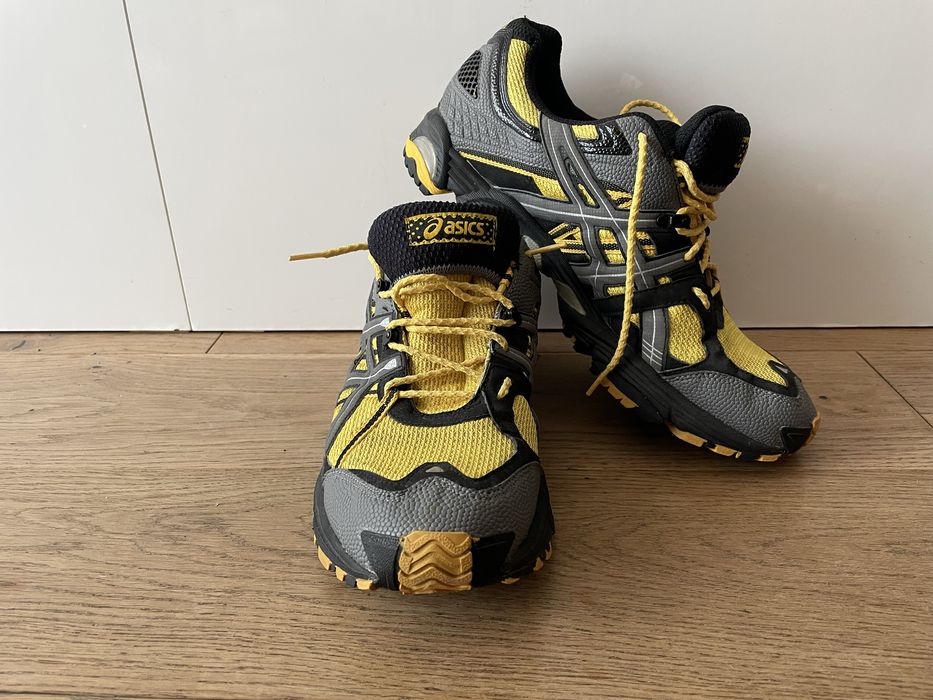 Super buty do biegania w trudnym terenie z kolcami Asics TN8C0 28.5cm