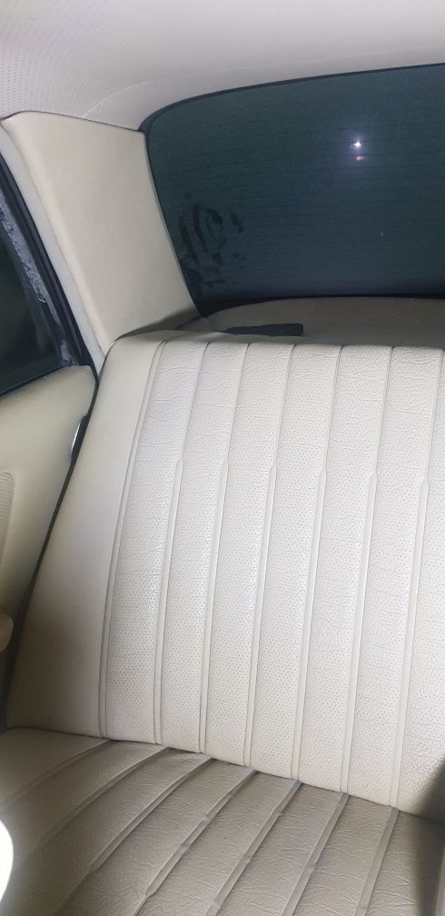 Garagem junto com carro clássico