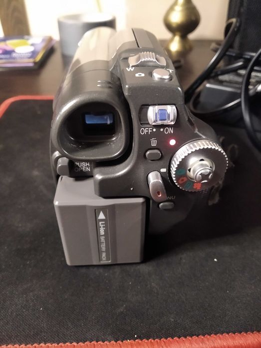 Продам видео камеру