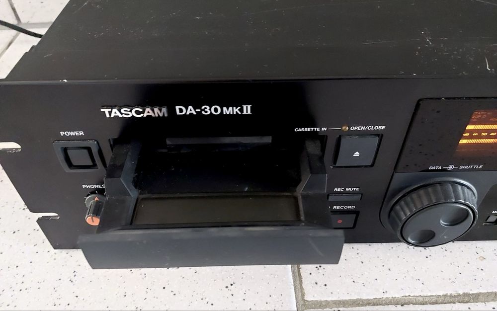 TASCAM DA-30 MK II Magnetofon DAT Recorder