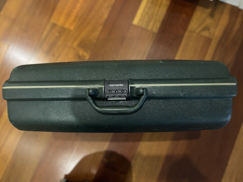 Duas malas Samsonite tamanho médio