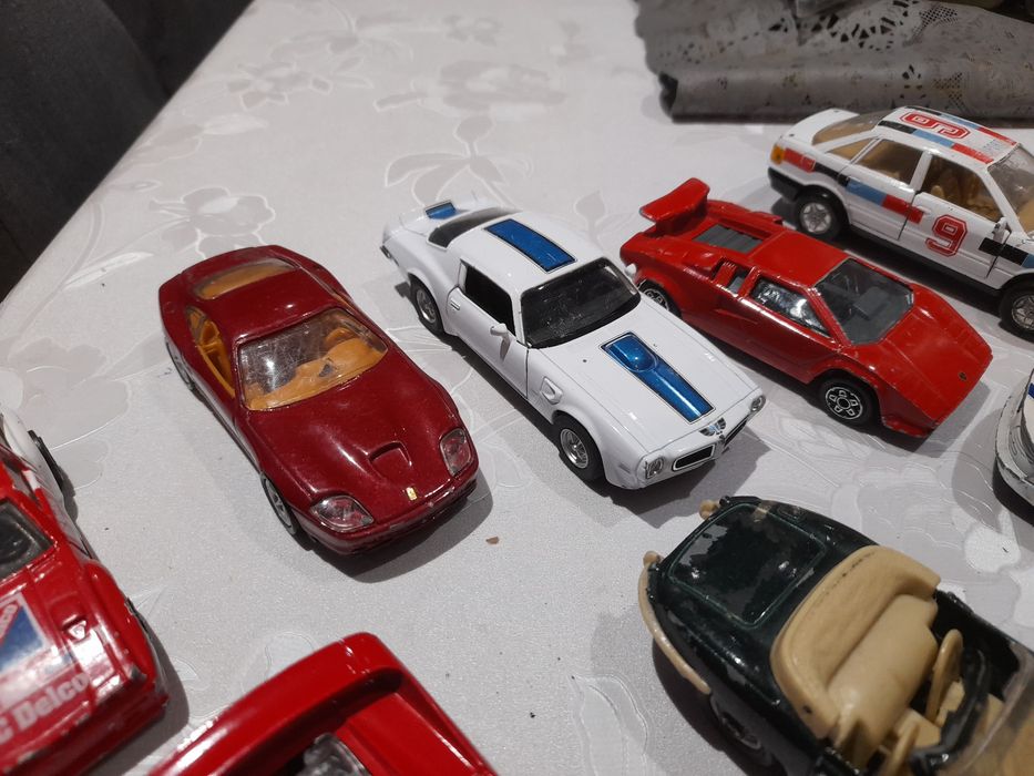 Zestaw resoraków autek 1:43