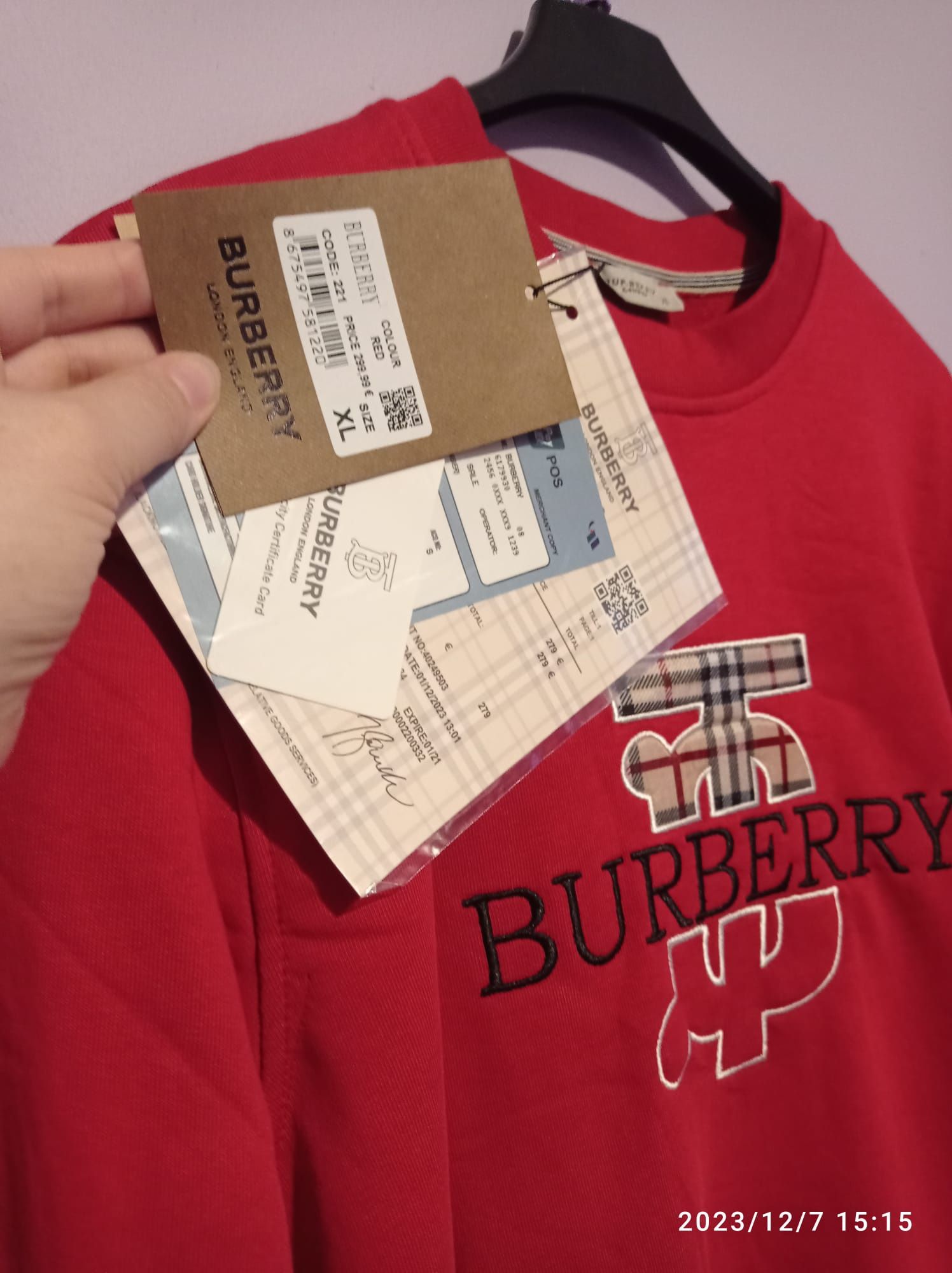 Bluza BURBERRY W kolorze  Czerwonym.