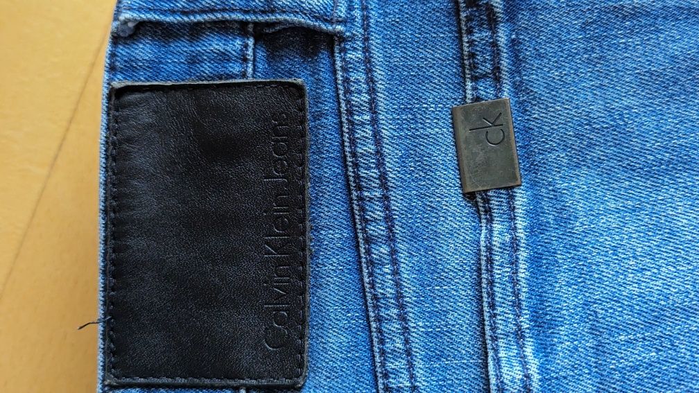 Jeansy Calvin Klein super stan