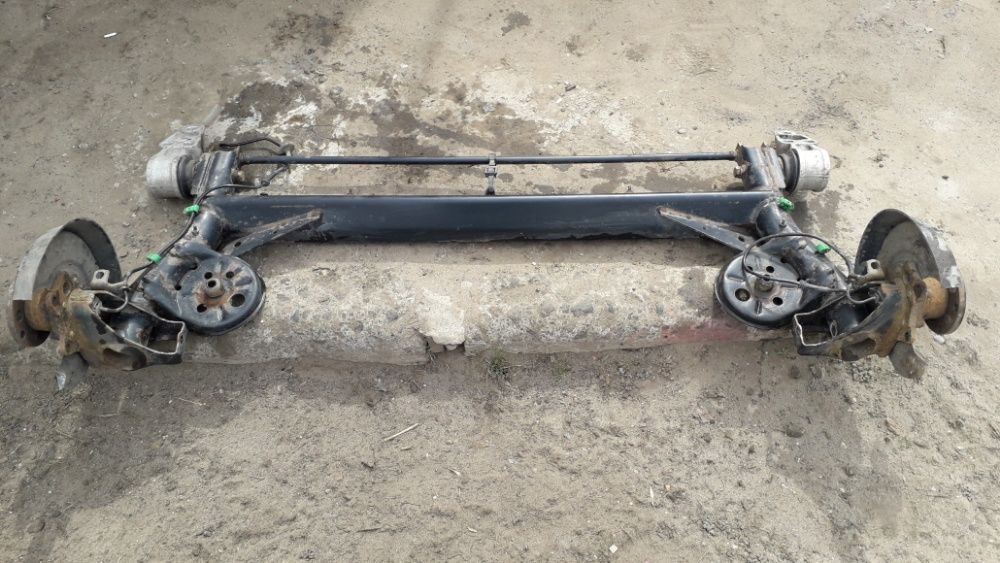 Балка задняя подрамник AUD 80 A4 B5 A6 C5 VW PASSAT GOLF B3 B5.