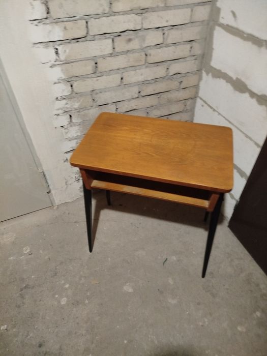 Stolik PRL po renowacji, pod radio, gramofon, konsola patyczak typ 600