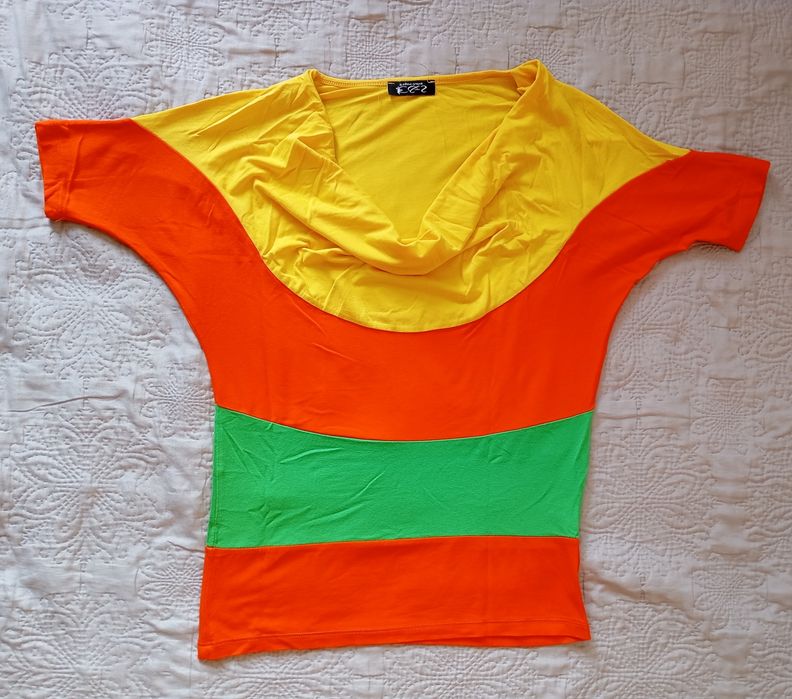 Bluzka damska z dekoltem fala