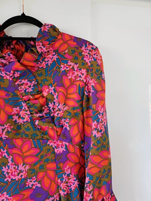 Sukienka w kwiaty kwiatki kolorowa wiosenna falbanki M 38