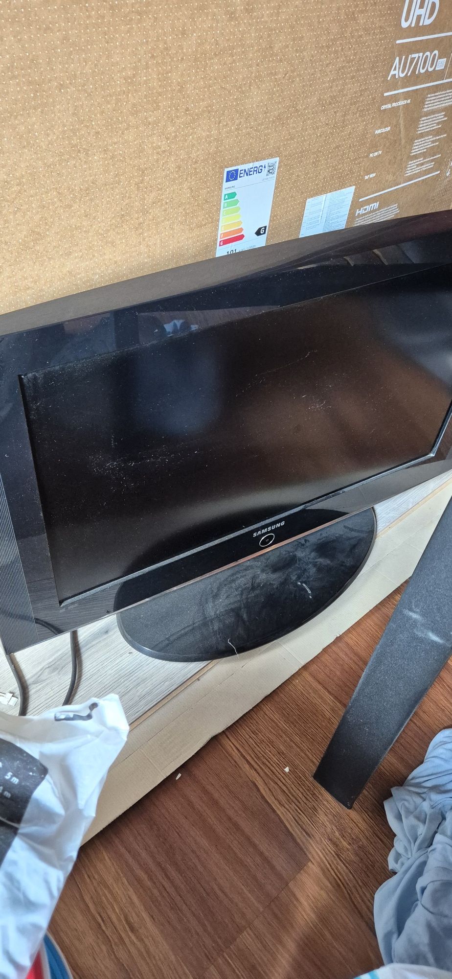 Tv Samsung 32 całe uszkodzony