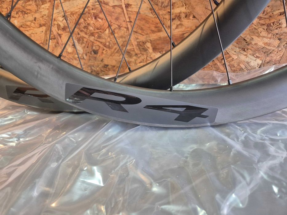 Rodas Estrada Carbono NOVATEC R4