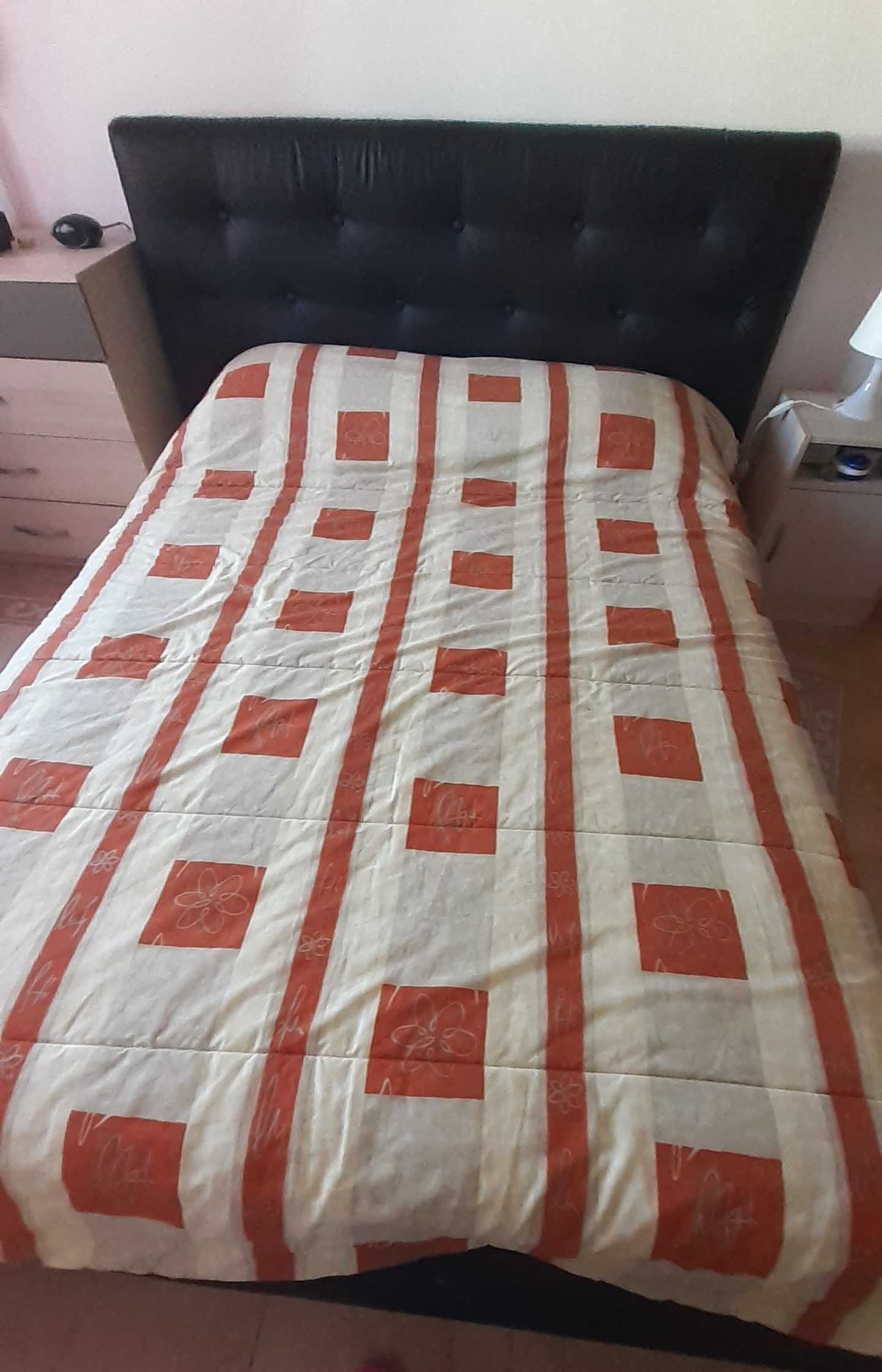 Cama de casal (usada) em bom estado c/estrado