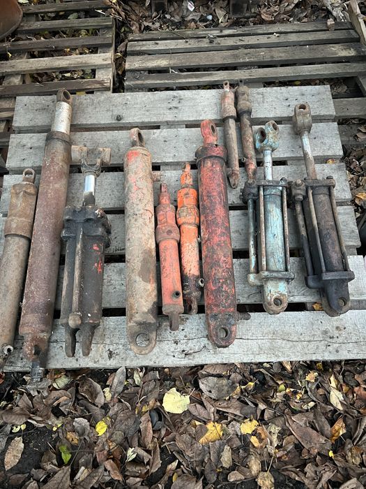 Продам гідроциліндри під реставрацію