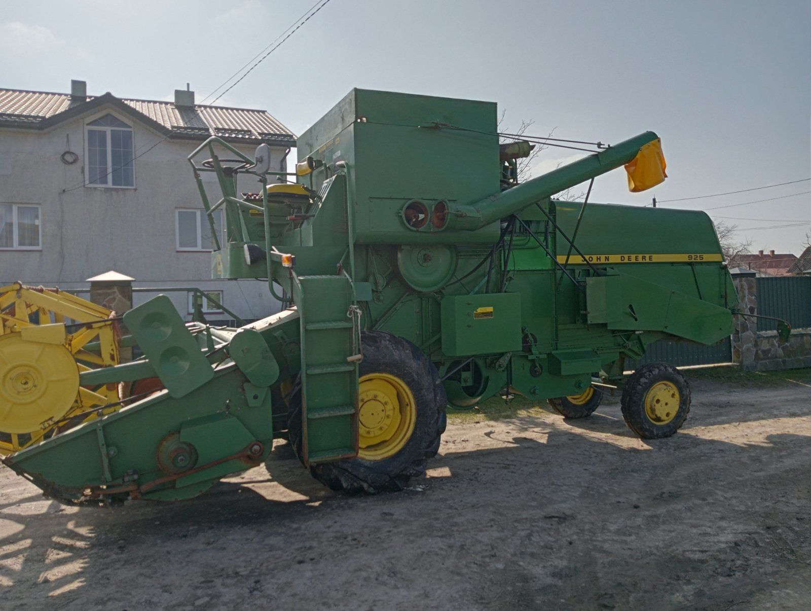 Комбайн свіжопригнаний John Deere 925