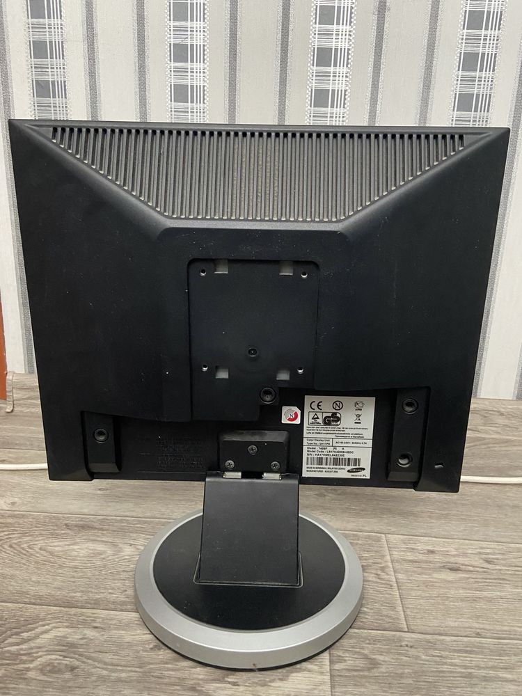 Монитор Samsung SyncMaster 740BF