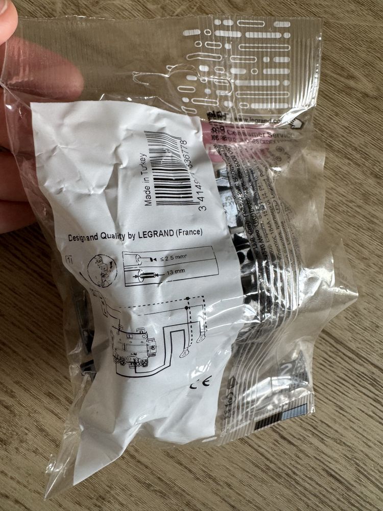 Łącznik świecznikowy NILOE STEP 10AX aluminium 863305 LEGRAND