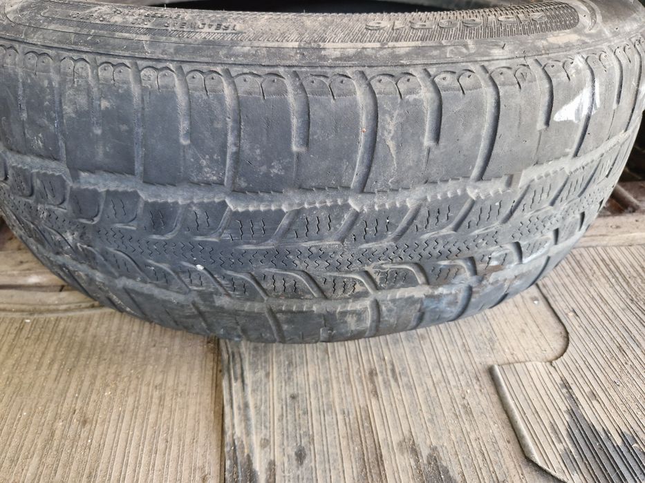 Продам покрышку roadstone 215 60 r16