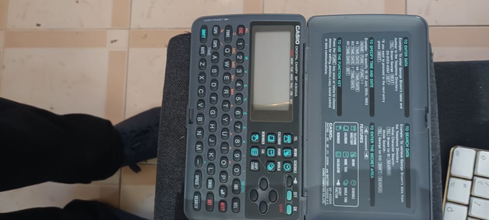 Calculadora digital e agenda eletrónica 4€