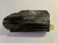 Naturalny kamień Czarny Turmalin w formie surowych brył nr B