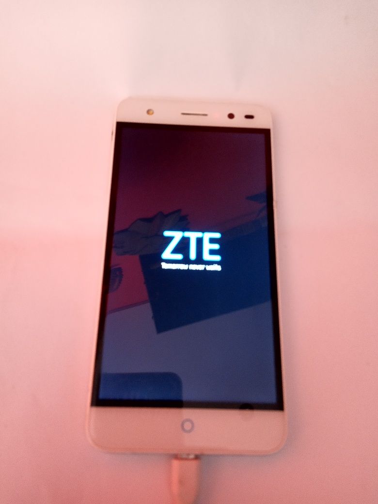 Telemóvel ZTE Blade v7 lite