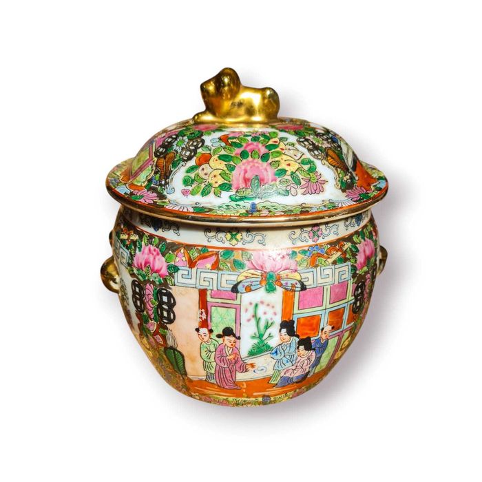 Vaso Decorativo Chinês “Famille Rose” c/ Tampa e Pegas Douradas– 22 cm