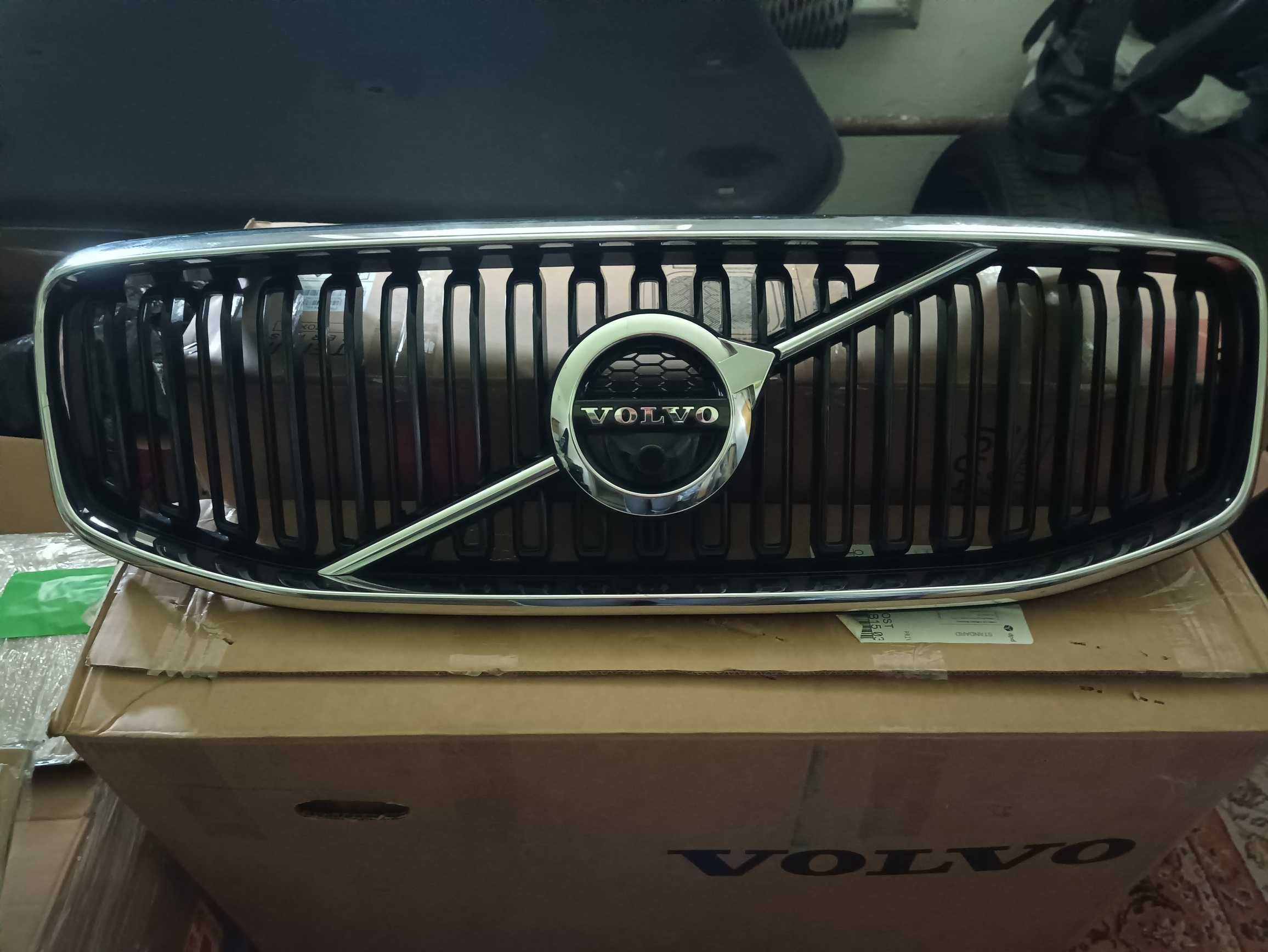 Grill atrapa osłona chłodnicy pod kamerę VOLVO XC60 II oryginalna
