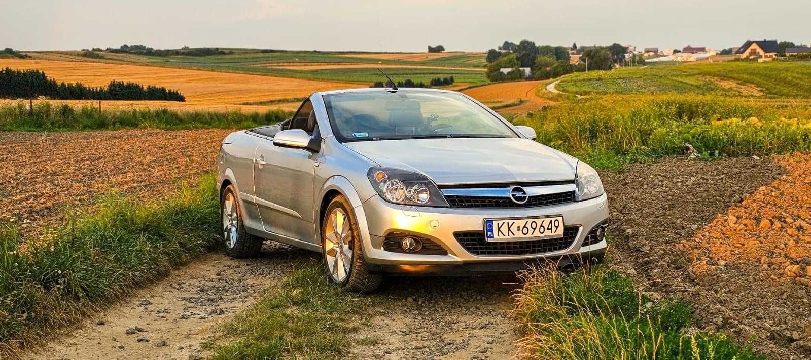 Opel Astra Twin Top H (Podświetlane wnętrze).