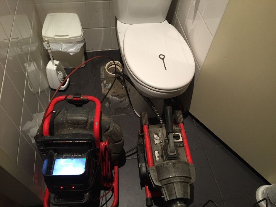 Чистка каналізації, промивка і прочистка труб від засорів в Обухові