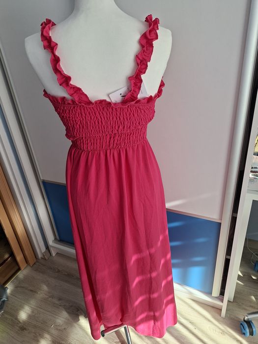 Sukienka letnią w pięknym kolorze