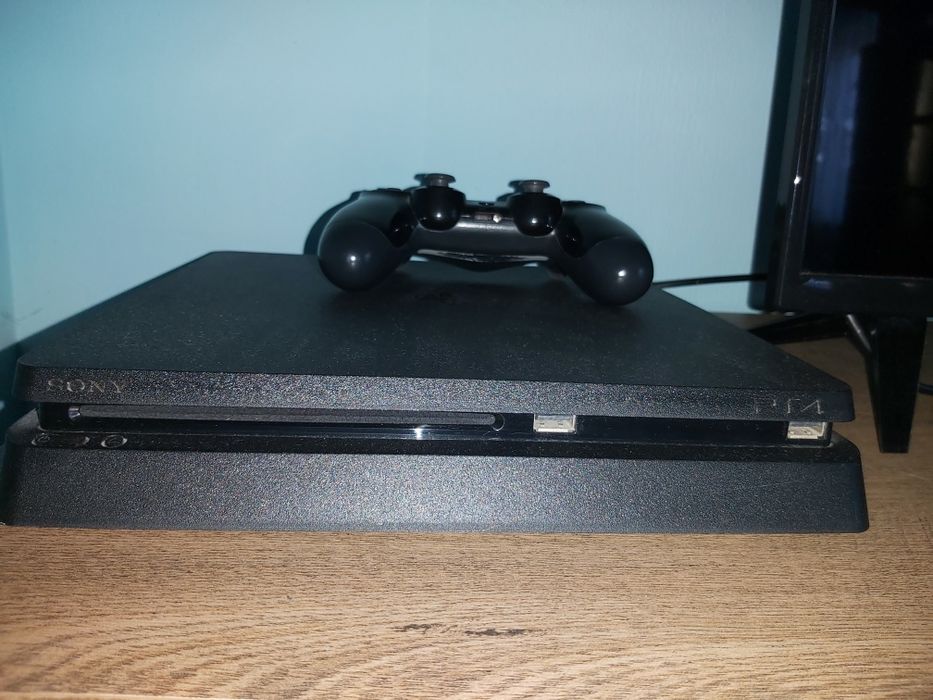 Приставка PS 4 слім