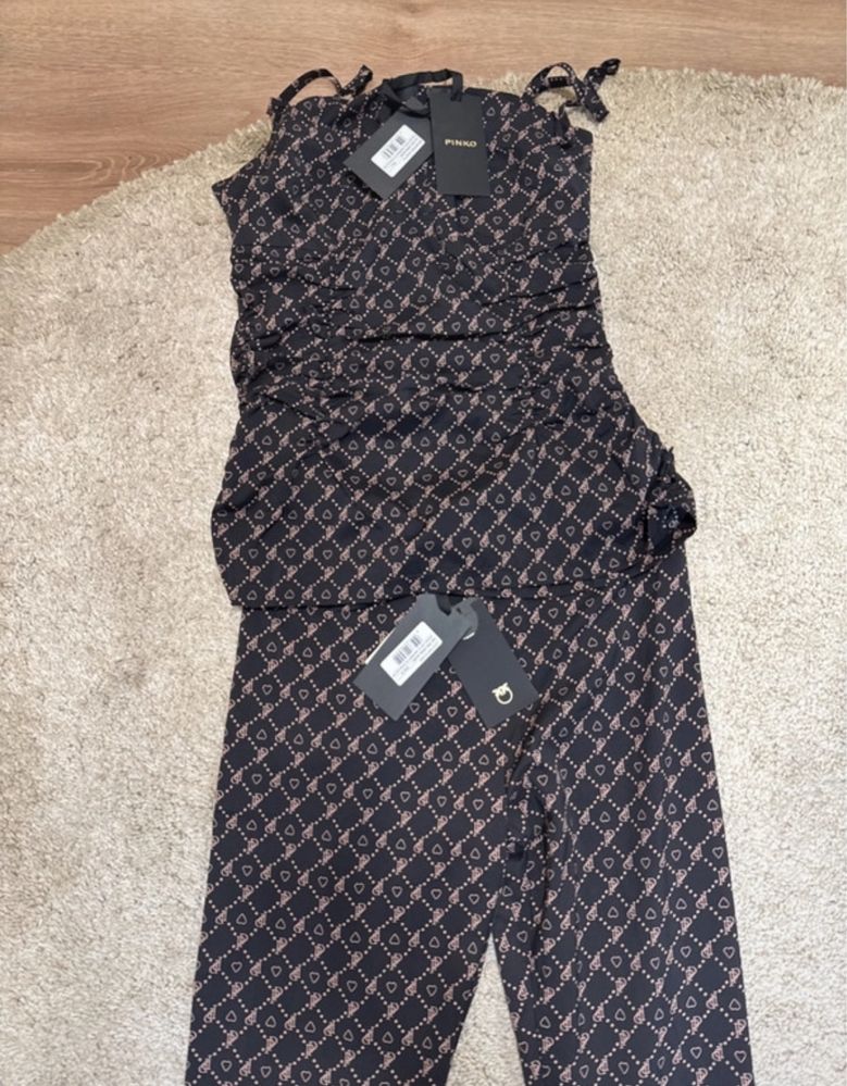 Pinko komplet monogram spodnie bluzka