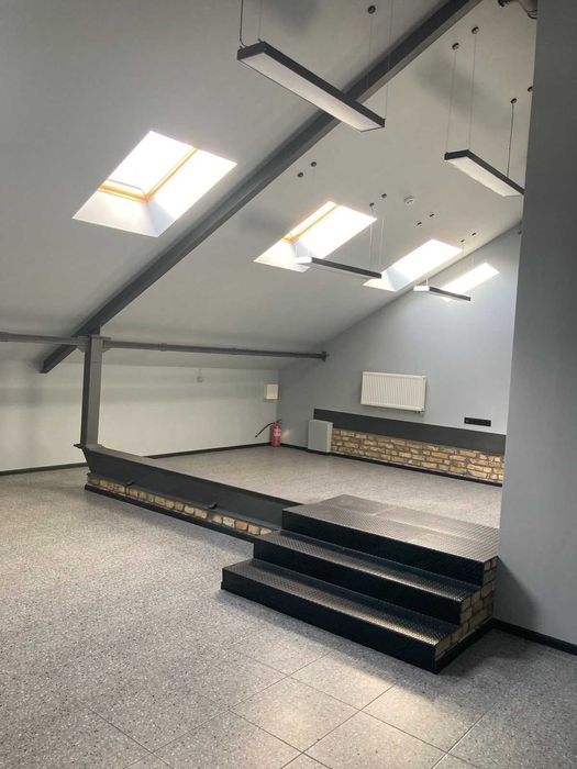 Приміщення під офіс в центрі, вул. Дашковича